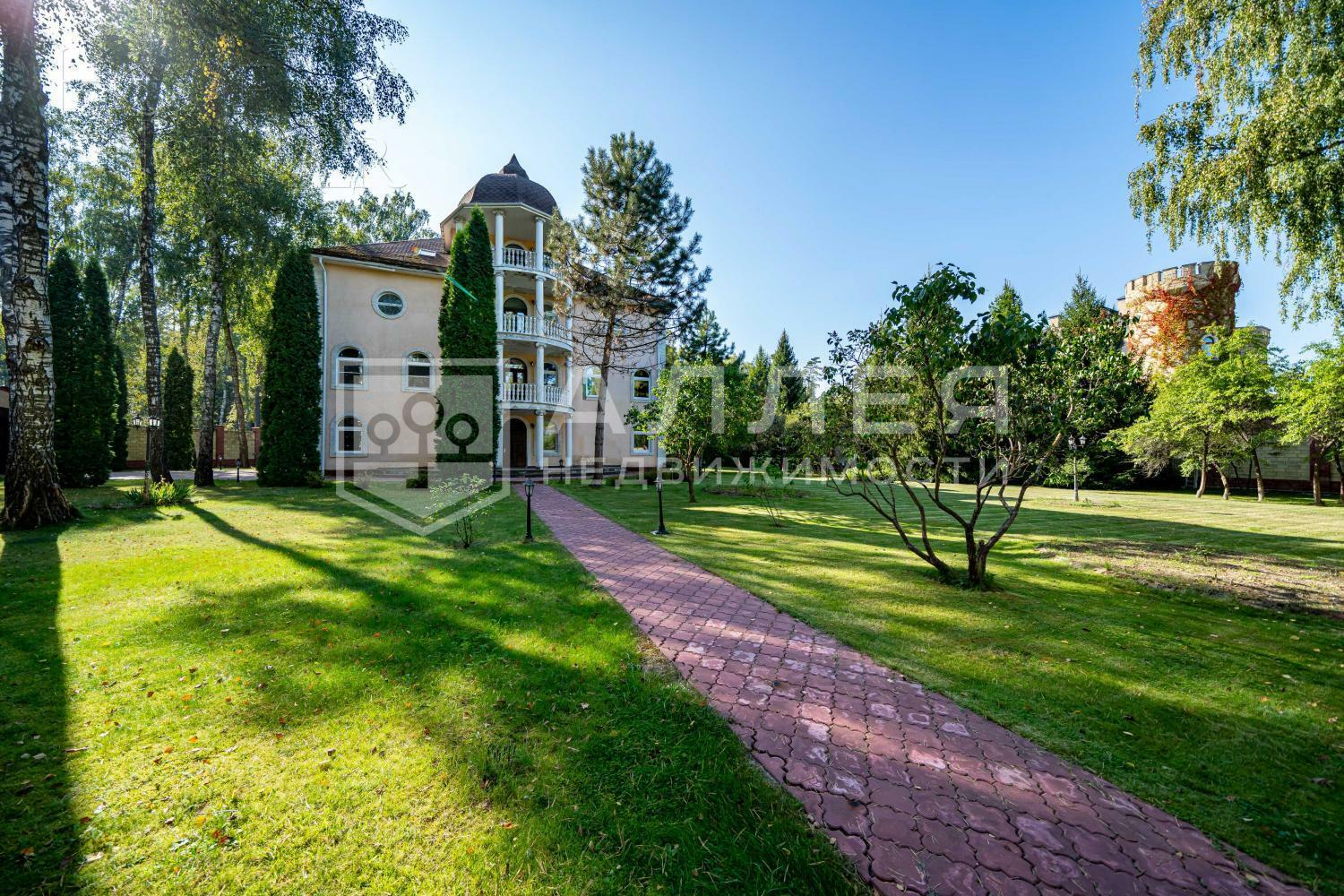 3-этажный коттедж 880 м² с отделкой