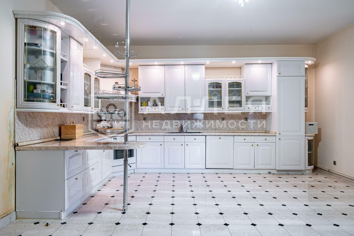 3-этажный коттедж 880 м² с отделкой