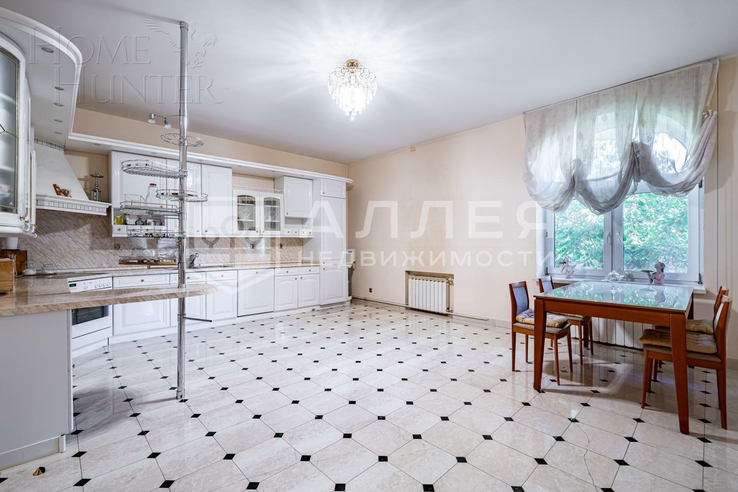 3-этажный коттедж 880 м² с отделкой