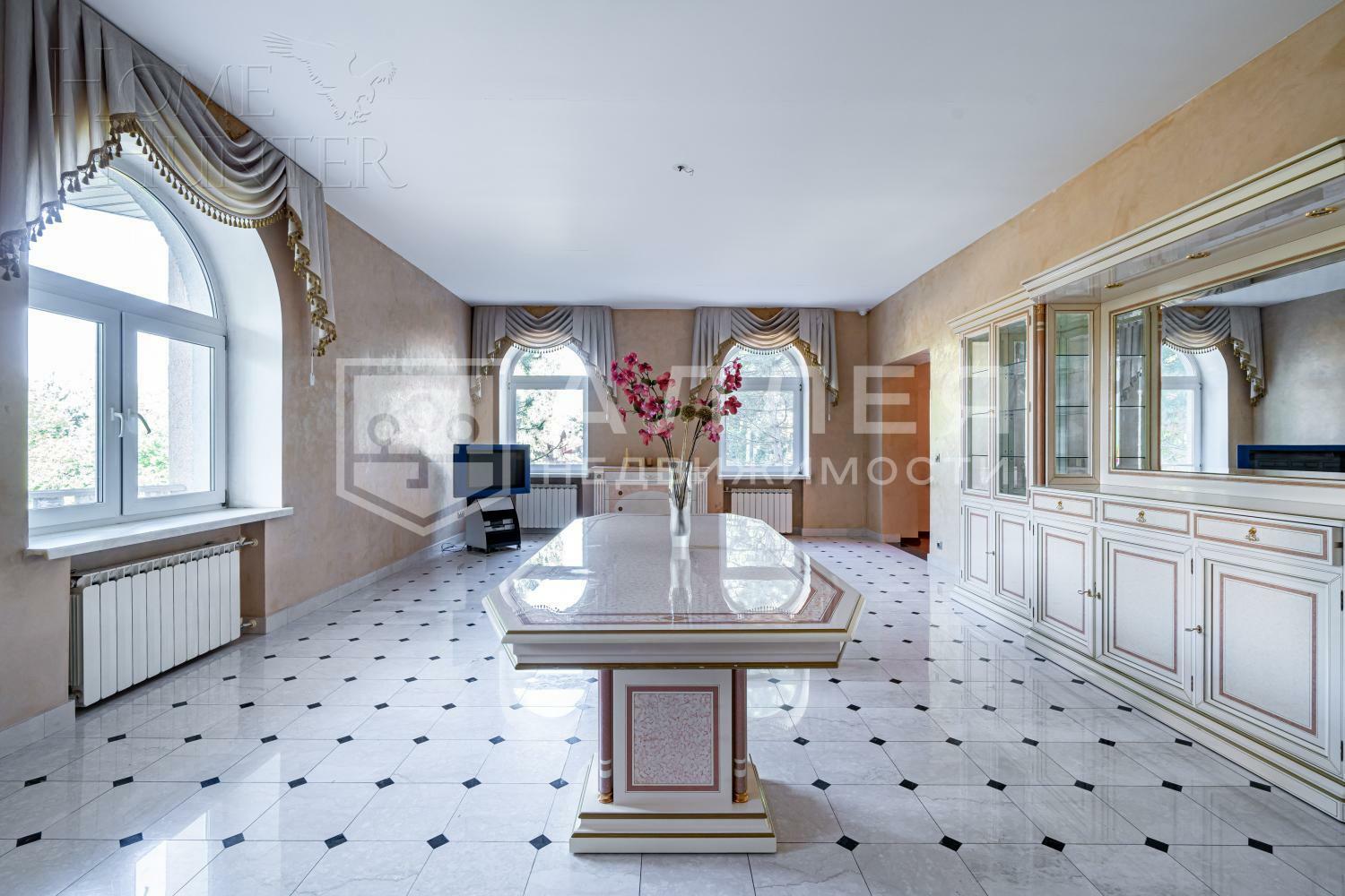 3-этажный коттедж 880 м² с отделкой