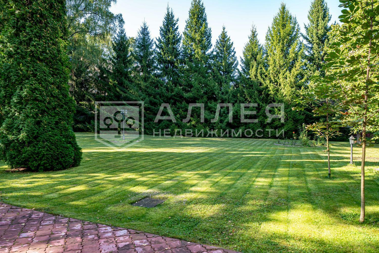 3-этажный коттедж 880 м² с отделкой