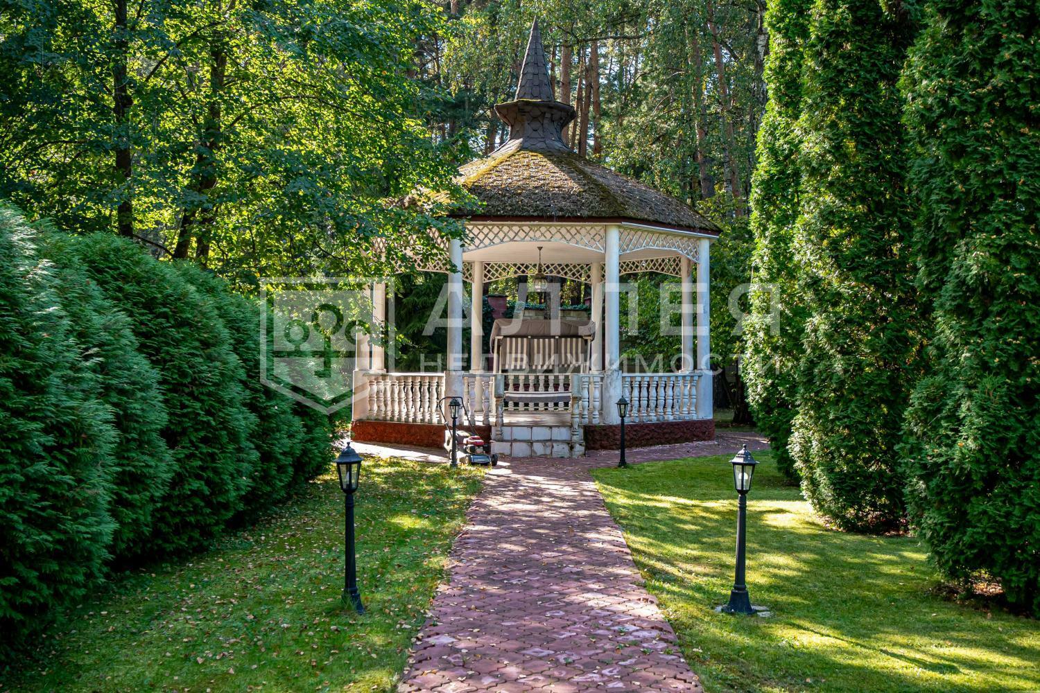 3-этажный коттедж 880 м² с отделкой