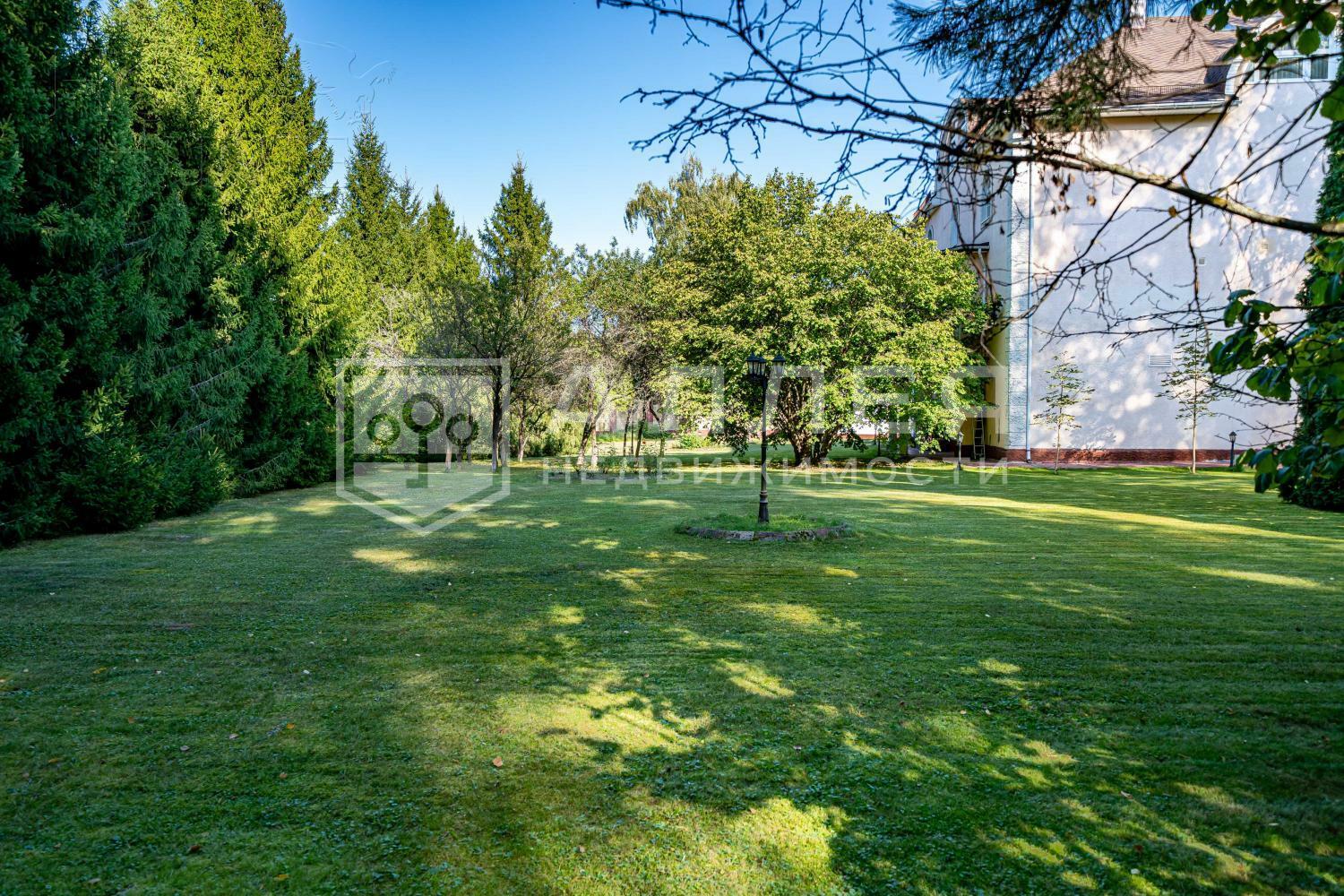 3-этажный коттедж 880 м² с отделкой