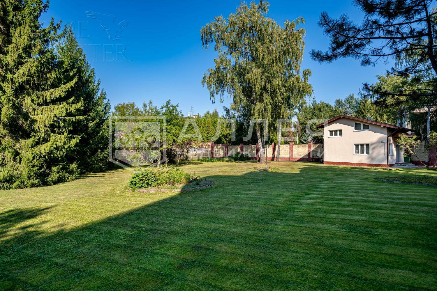 3-этажный коттедж 880 м² с отделкой