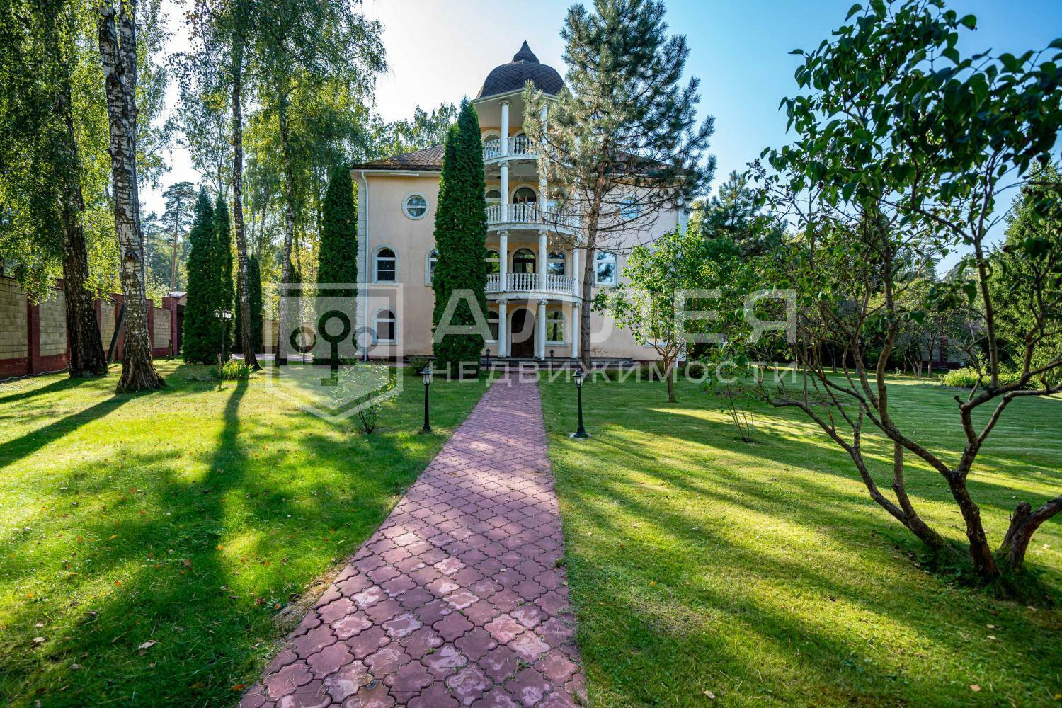 3-этажный коттедж 880 м² с отделкой