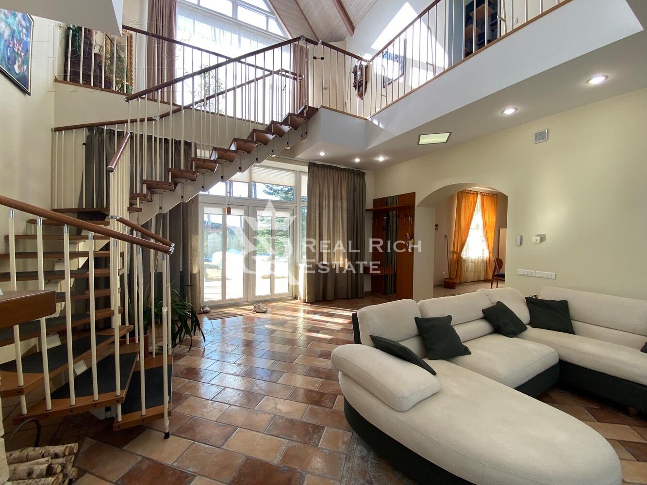 2-этажный коттедж 322 м² с отделкой