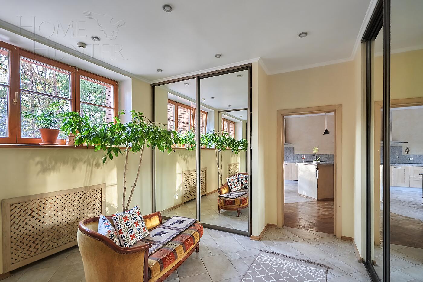 5-КОМН. КВАРТИРА С ОТДЕЛКОЙ 220.3 М² НА 2 ЭТАЖЕ