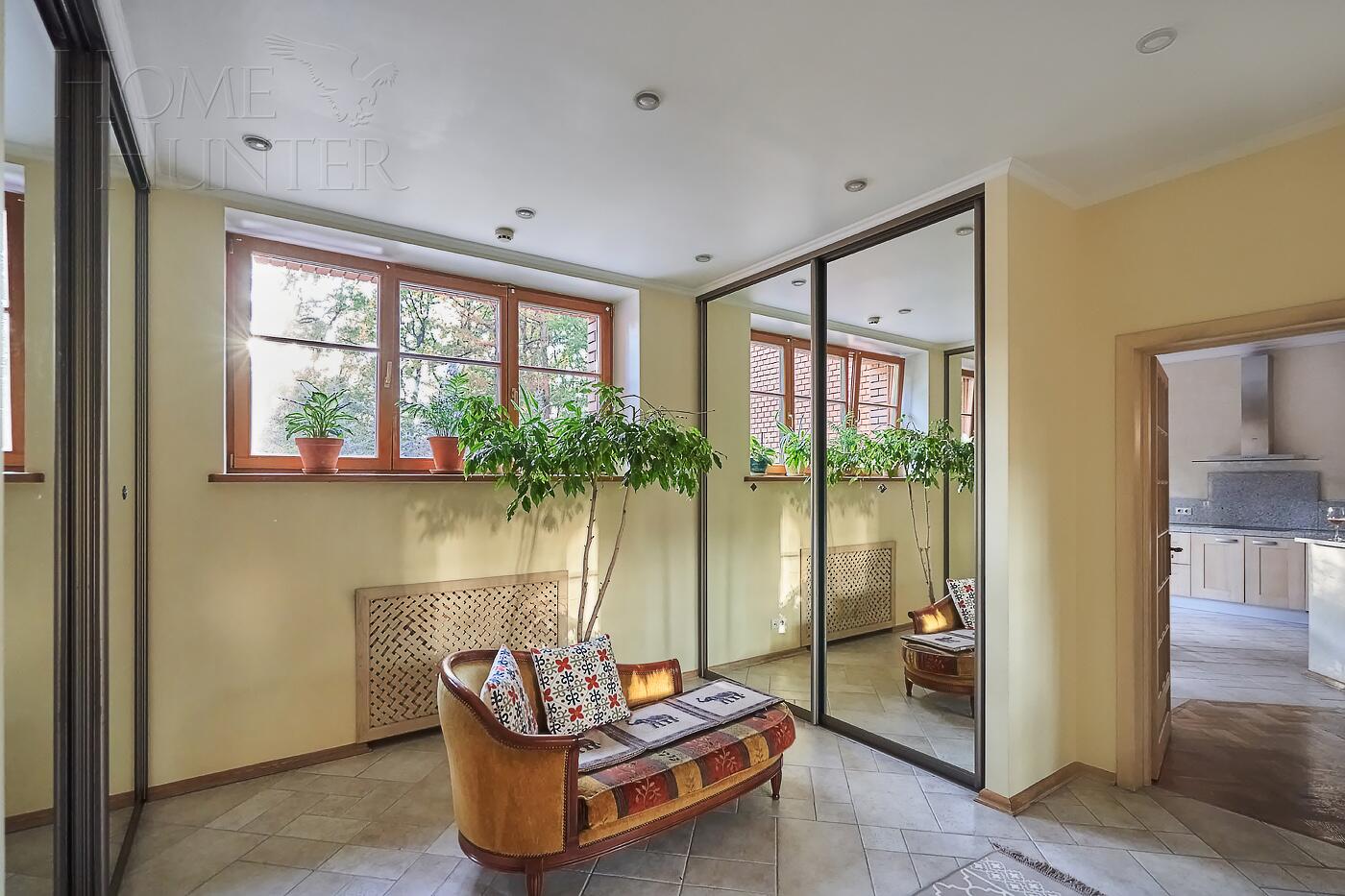 5-КОМН. КВАРТИРА С ОТДЕЛКОЙ 220.3 М² НА 2 ЭТАЖЕ