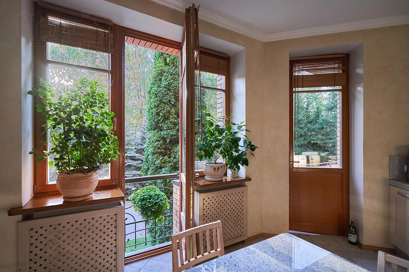 5-КОМН. КВАРТИРА С ОТДЕЛКОЙ 220.3 М² НА 2 ЭТАЖЕ