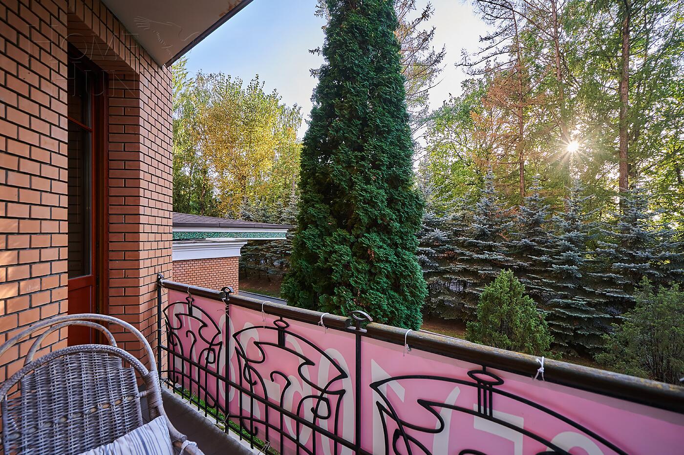 5-КОМН. КВАРТИРА С ОТДЕЛКОЙ 220.3 М² НА 2 ЭТАЖЕ