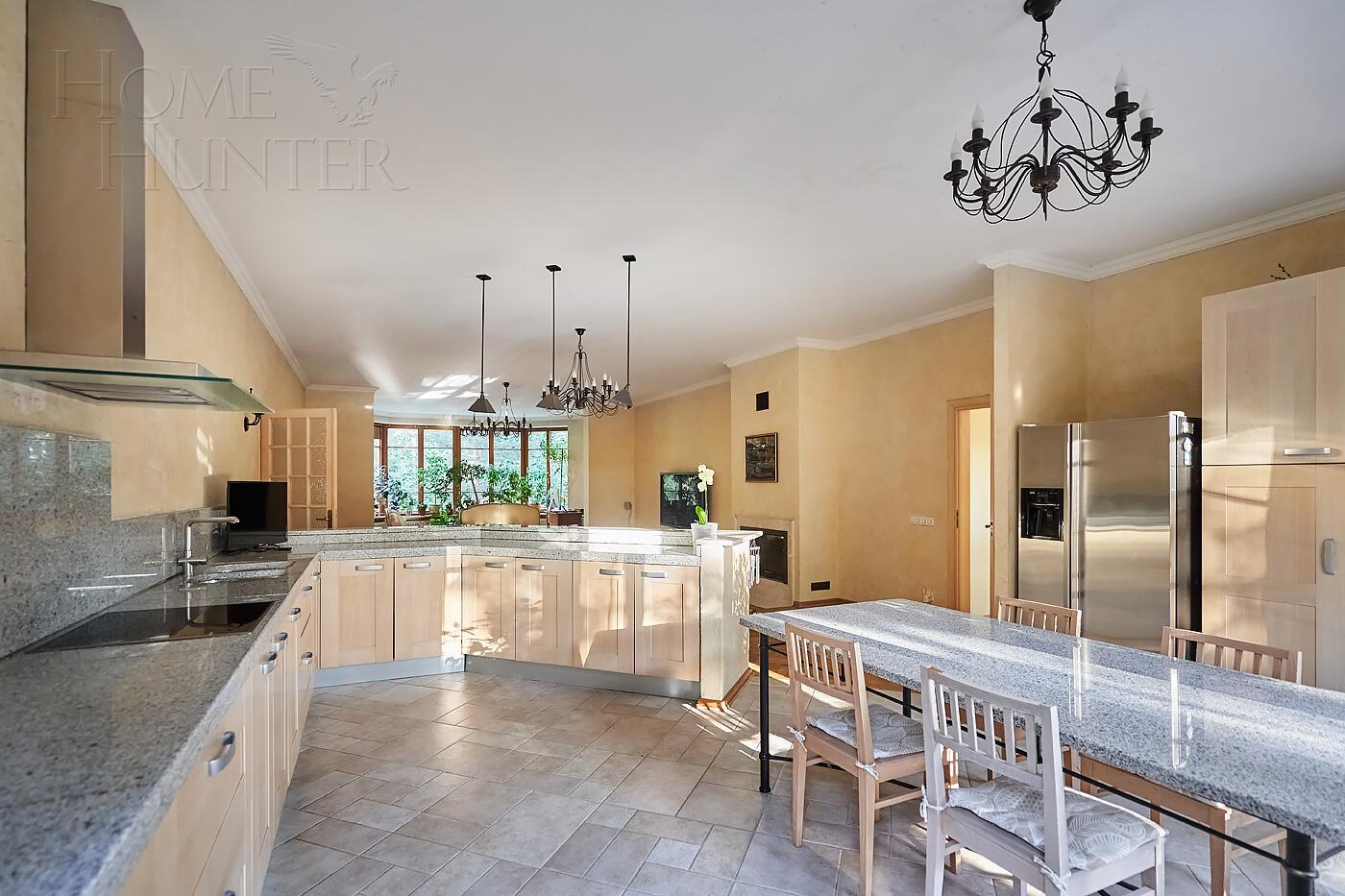 5-КОМН. КВАРТИРА С ОТДЕЛКОЙ 220.3 М² НА 2 ЭТАЖЕ