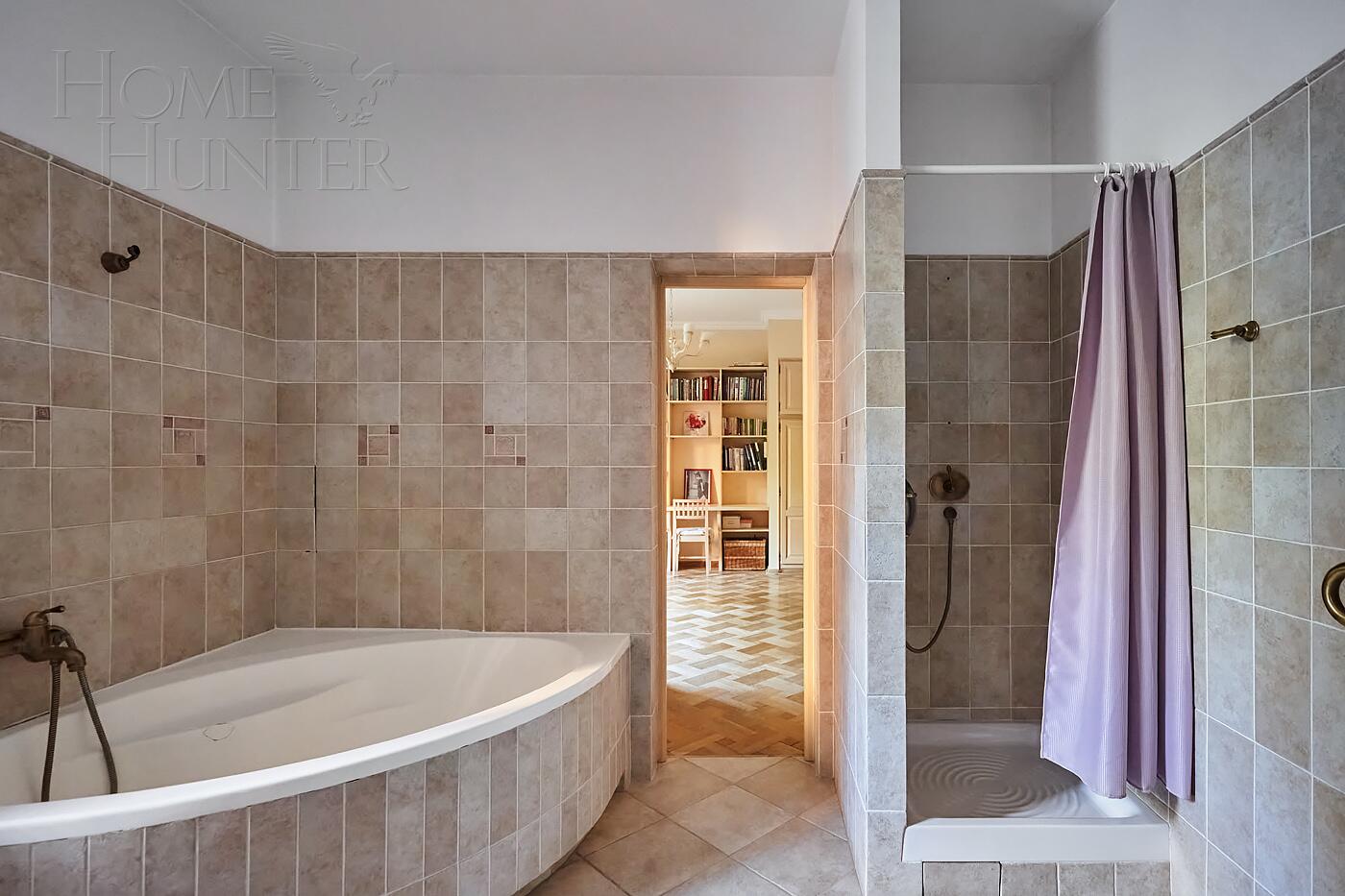 5-КОМН. КВАРТИРА С ОТДЕЛКОЙ 220.3 М² НА 2 ЭТАЖЕ