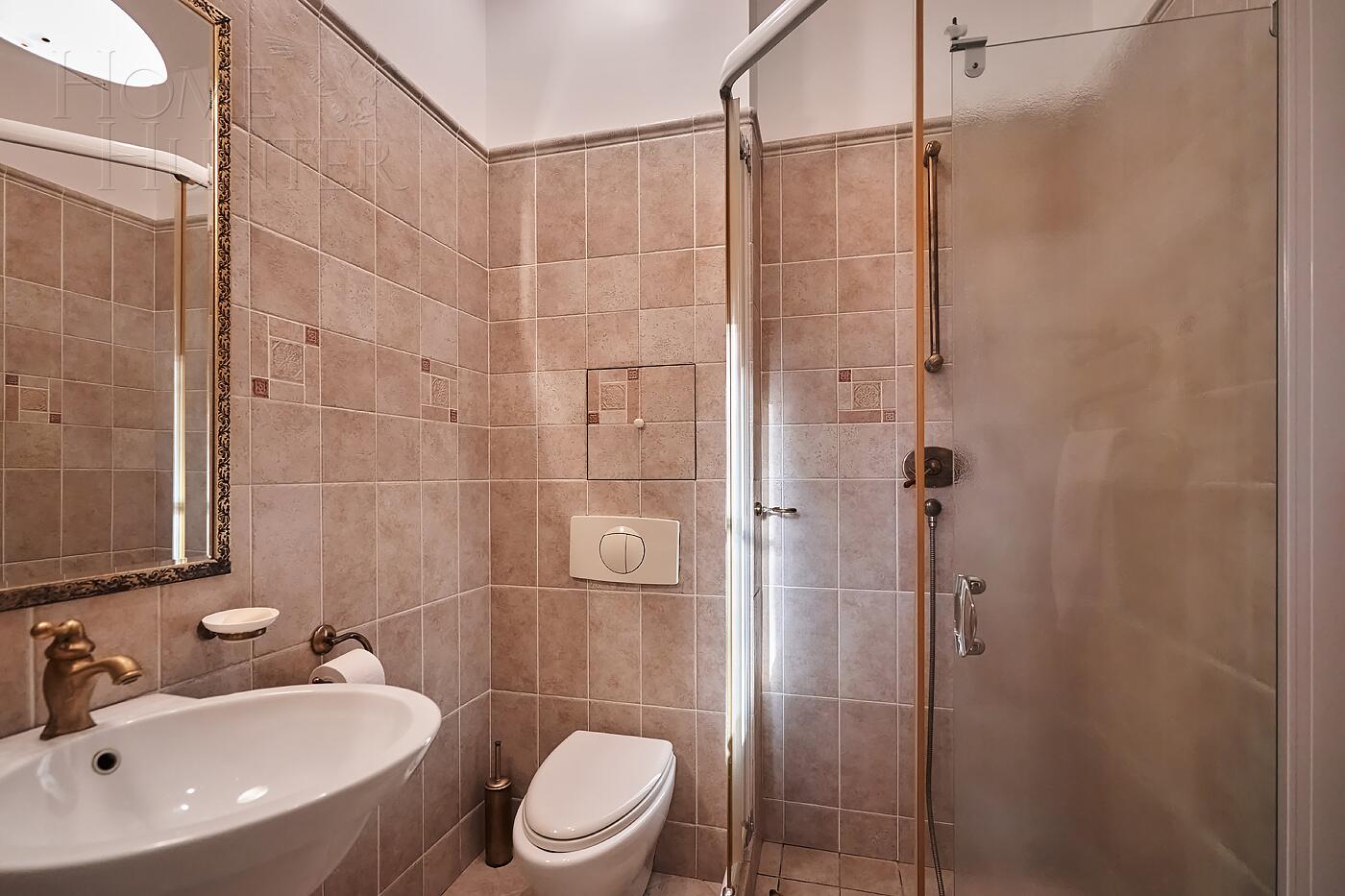 5-КОМН. КВАРТИРА С ОТДЕЛКОЙ 220.3 М² НА 2 ЭТАЖЕ