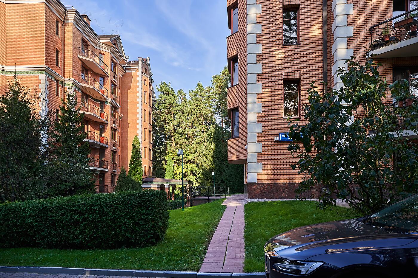 5-КОМН. КВАРТИРА С ОТДЕЛКОЙ 220.3 М² НА 2 ЭТАЖЕ