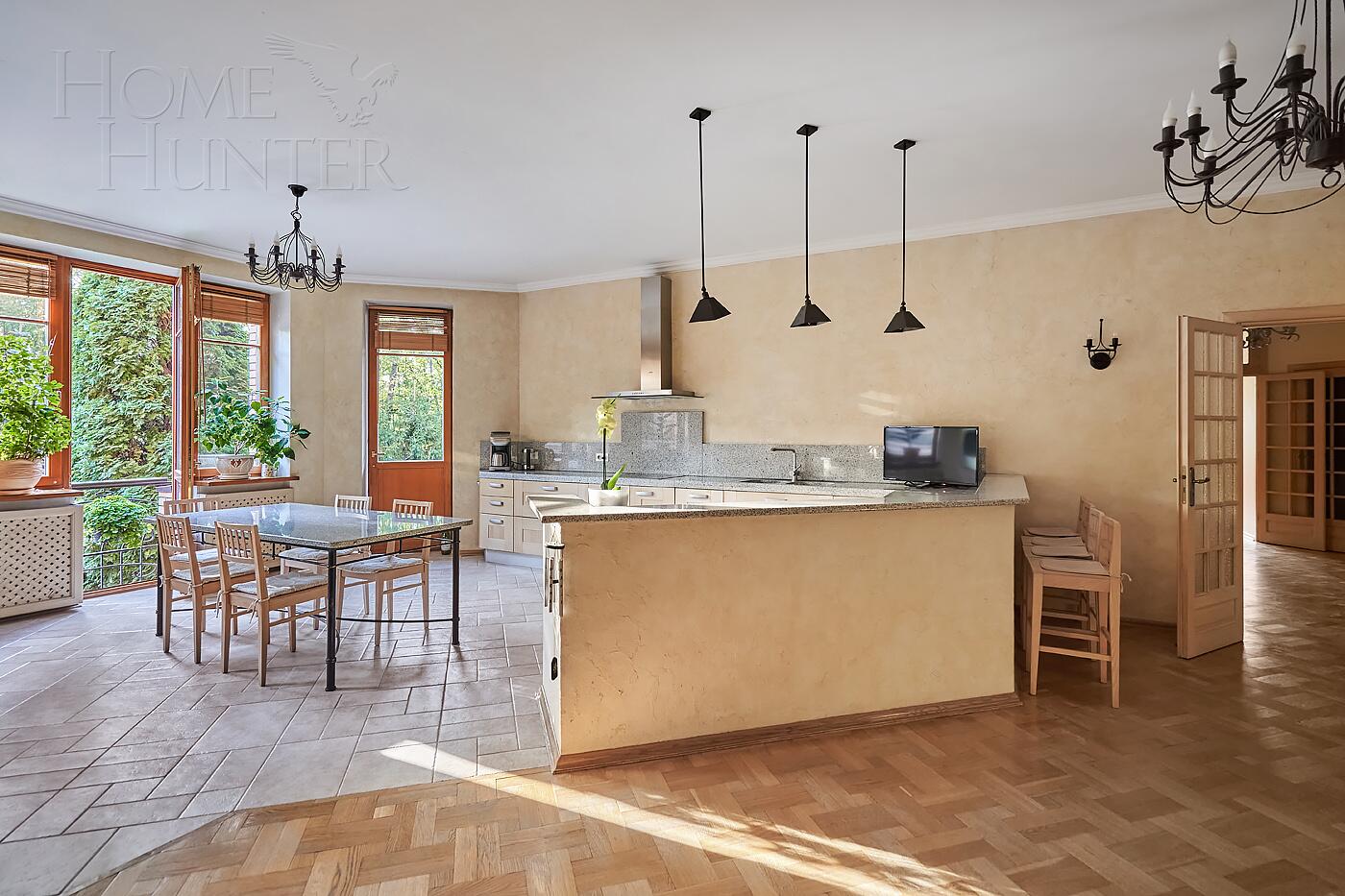 5-КОМН. КВАРТИРА С ОТДЕЛКОЙ 220.3 М² НА 2 ЭТАЖЕ