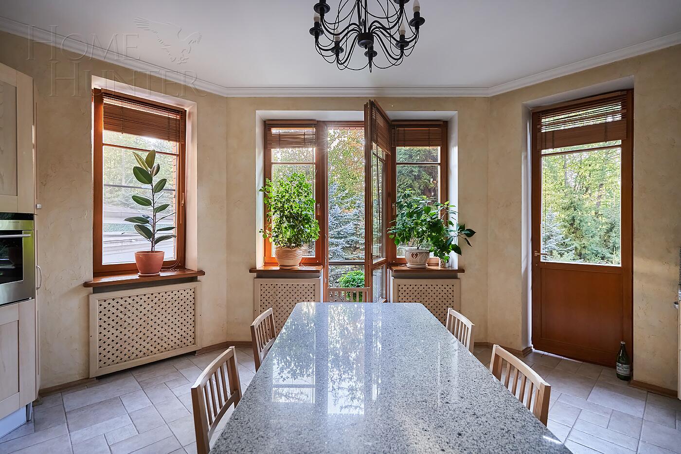 5-КОМН. КВАРТИРА С ОТДЕЛКОЙ 220.3 М² НА 2 ЭТАЖЕ