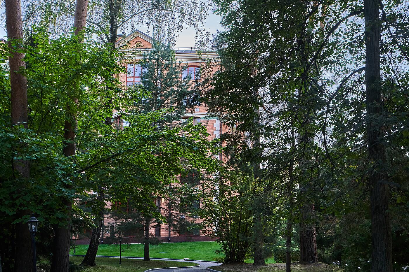 5-КОМН. КВАРТИРА С ОТДЕЛКОЙ 220.3 М² НА 2 ЭТАЖЕ