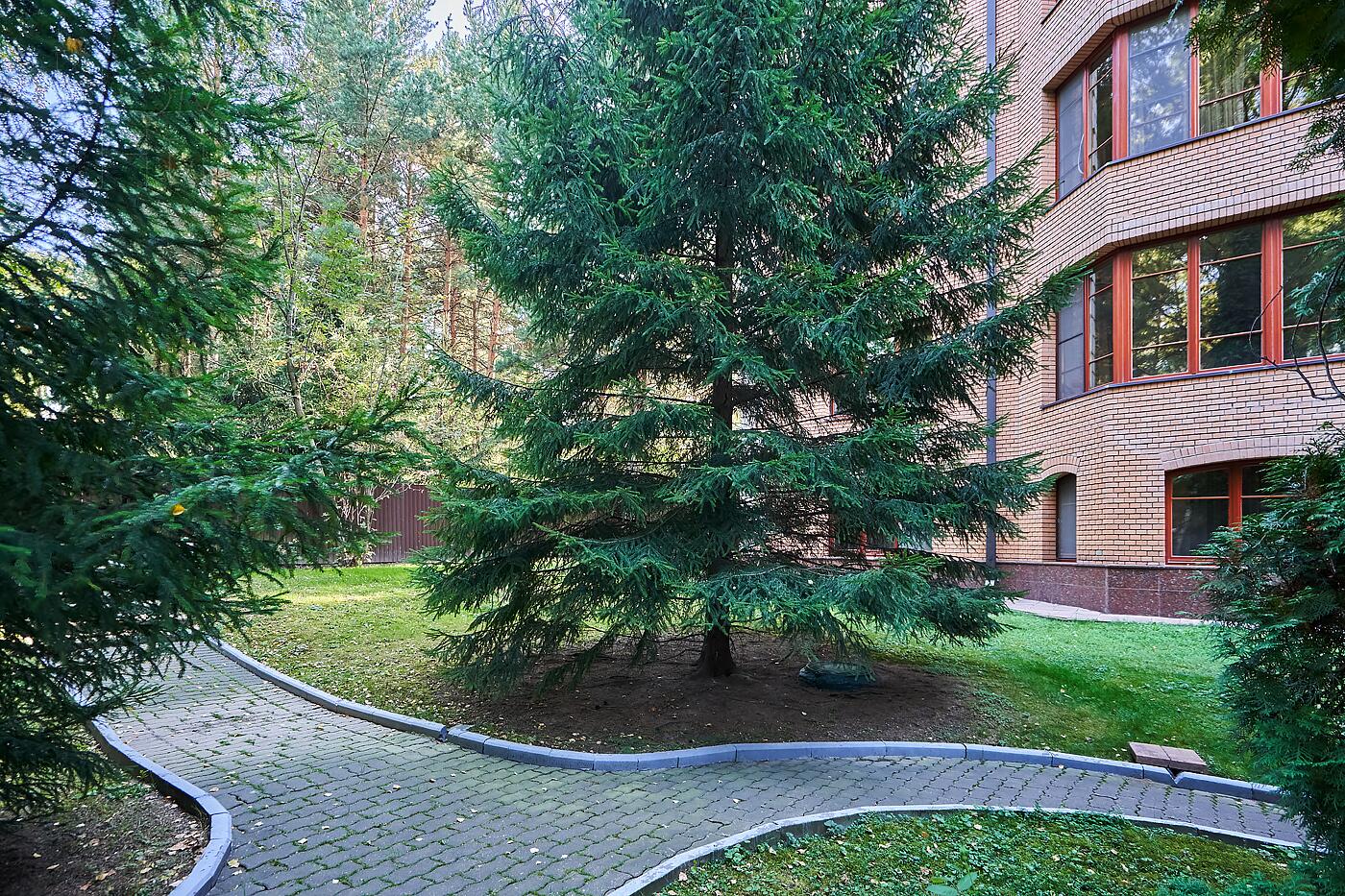 5-КОМН. КВАРТИРА С ОТДЕЛКОЙ 220.3 М² НА 2 ЭТАЖЕ