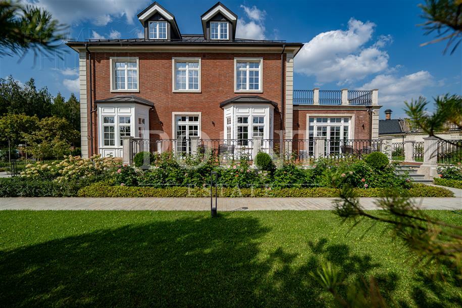 2-этажный коттедж 980 м² с отделкой