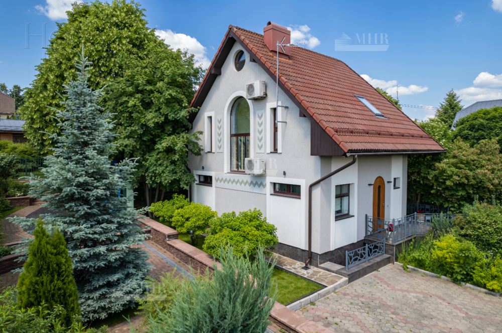 3-этажный коттедж 678 м² с отделкой