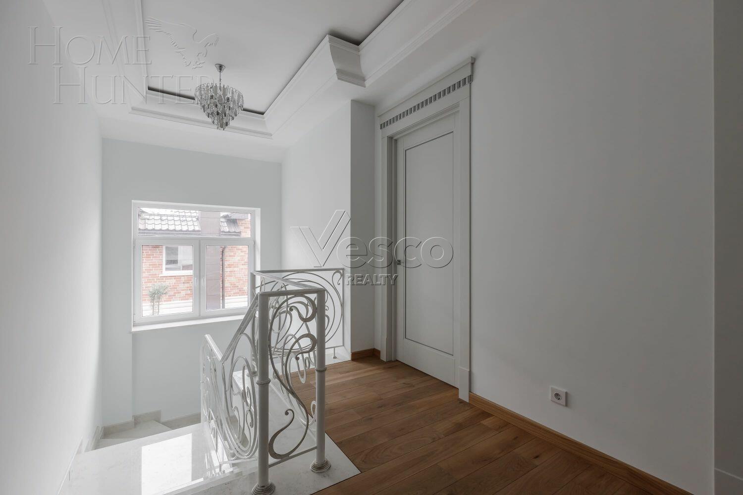 2-этажный коттедж 400 м² с отделкой