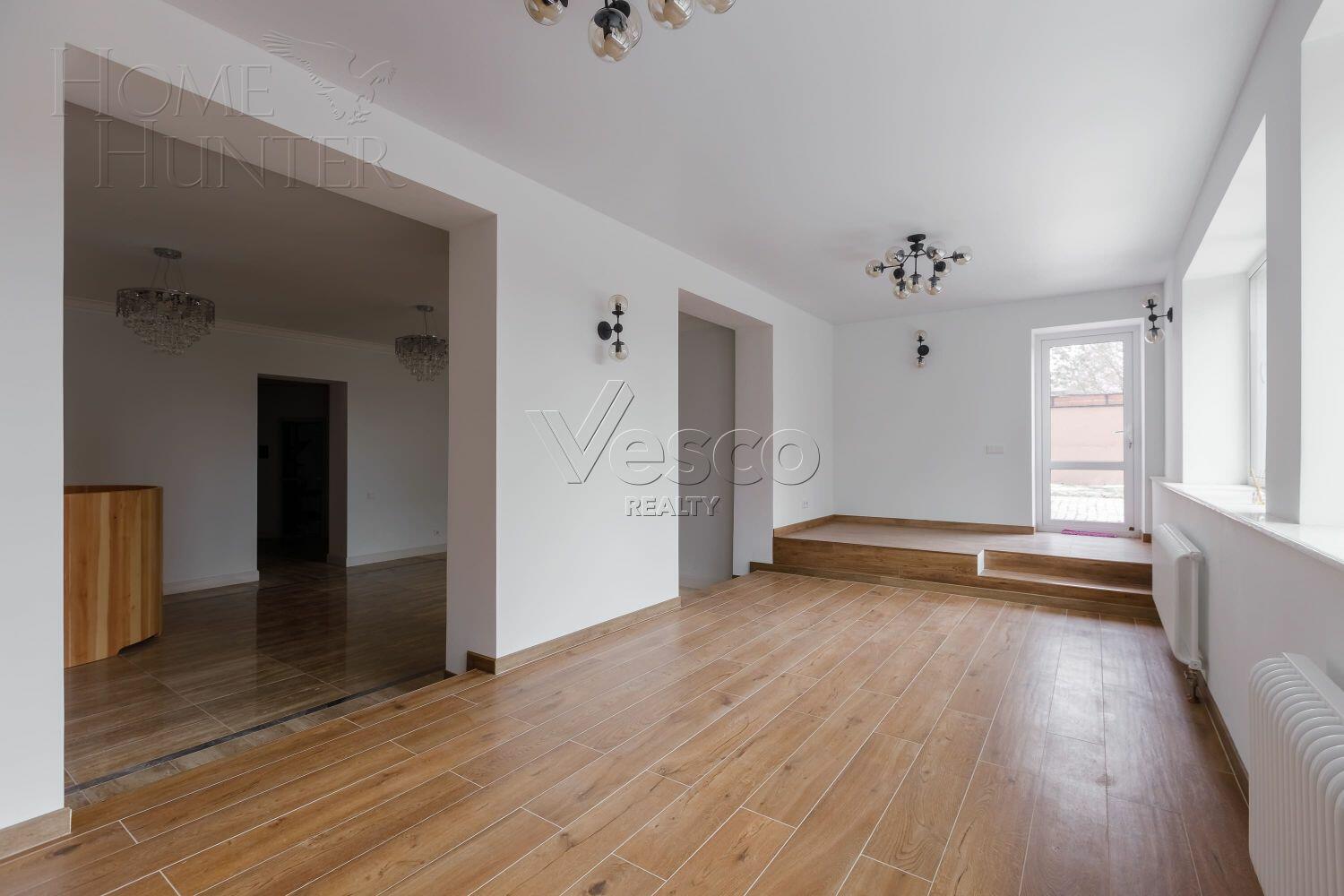 2-этажный коттедж 400 м² с отделкой