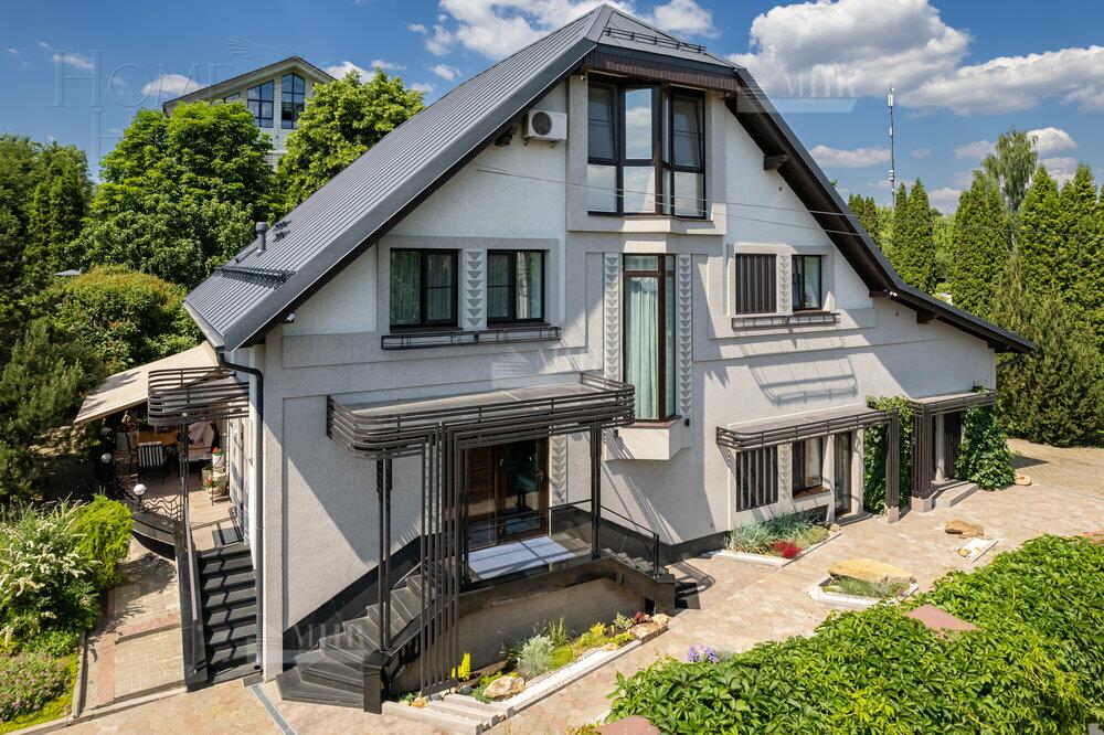 3-этажный коттедж 678 м² с отделкой