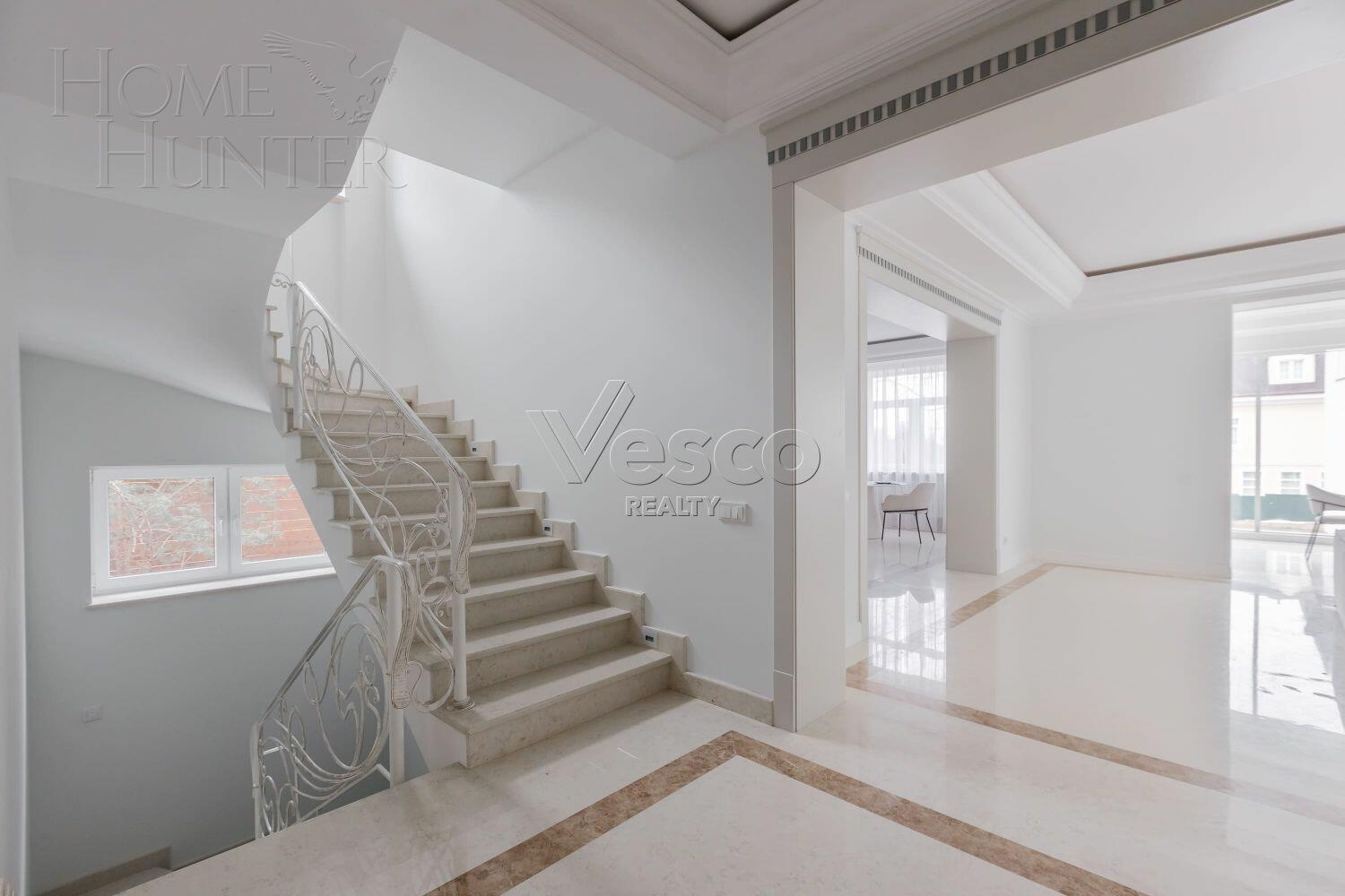 2-этажный коттедж 400 м² с отделкой