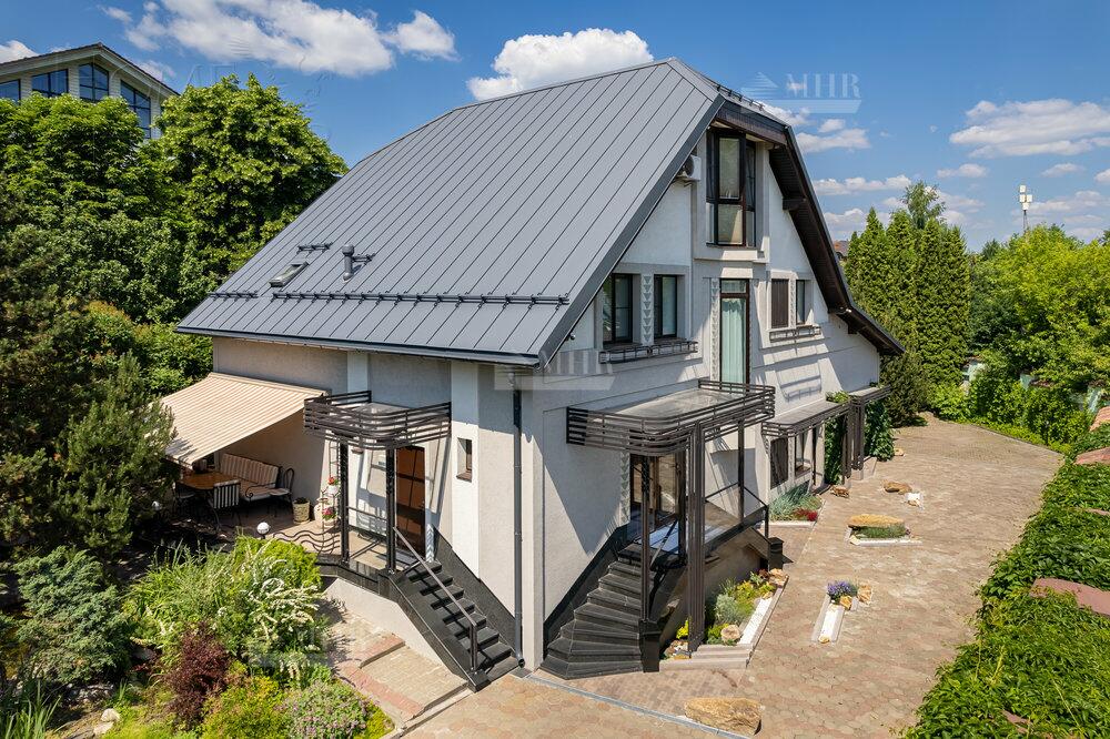 3-этажный коттедж 678 м² с отделкой