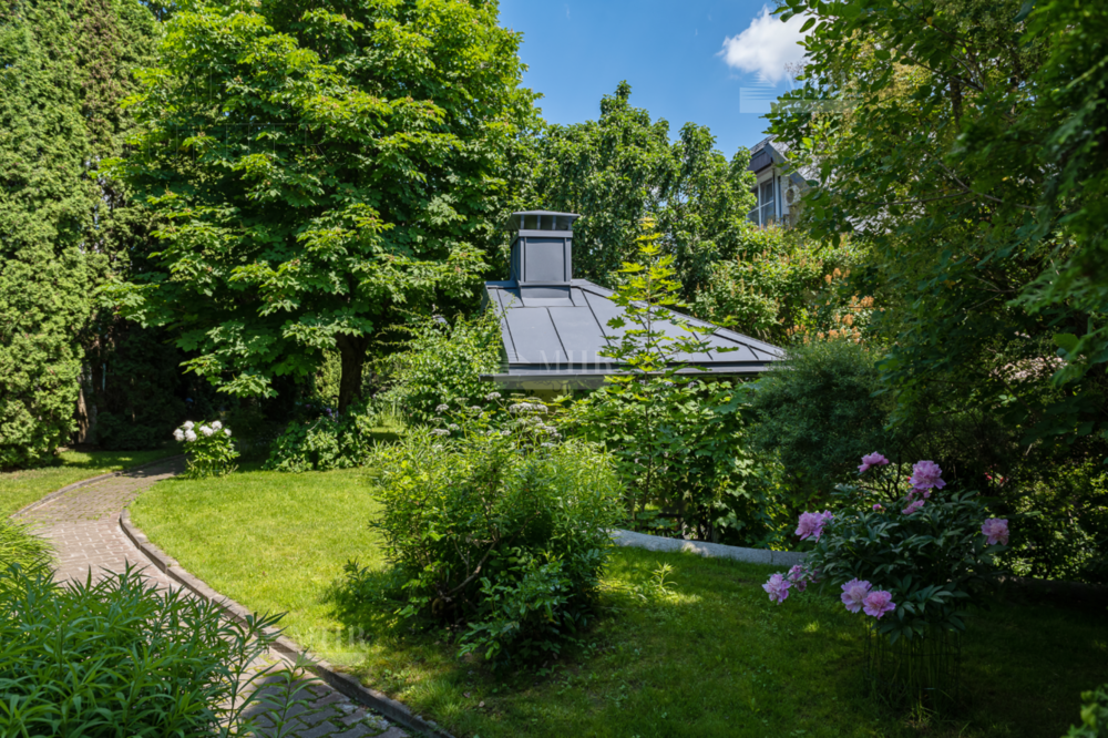 3-этажный коттедж 678 м² с отделкой