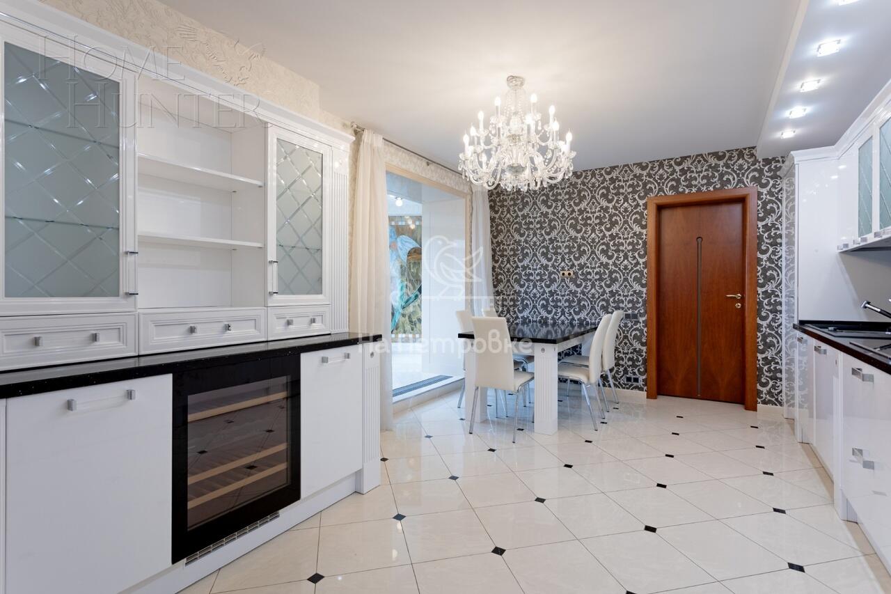 3-КОМН. КВАРТИРА С ОТДЕЛКОЙ 220 М² НА 8 ЭТАЖЕ