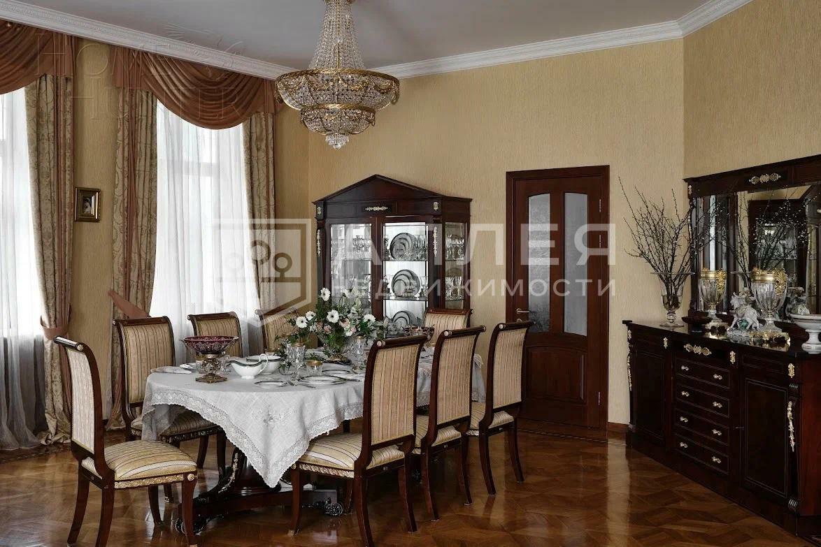 2-этажный коттедж 1 100 м² с отделкой