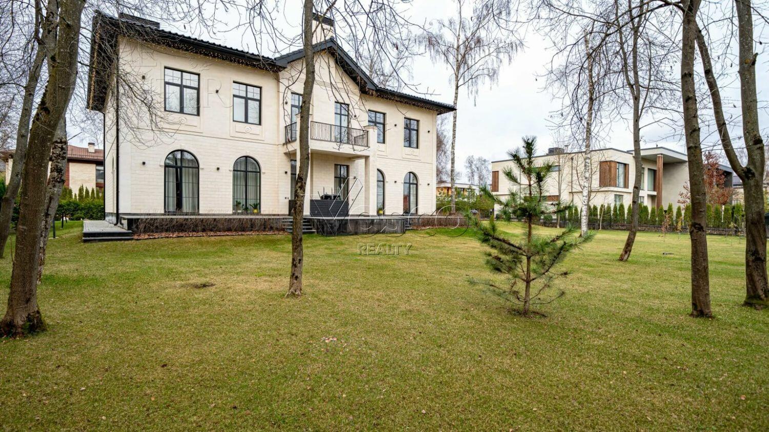 2-этажный коттедж 490 м² с отделкой