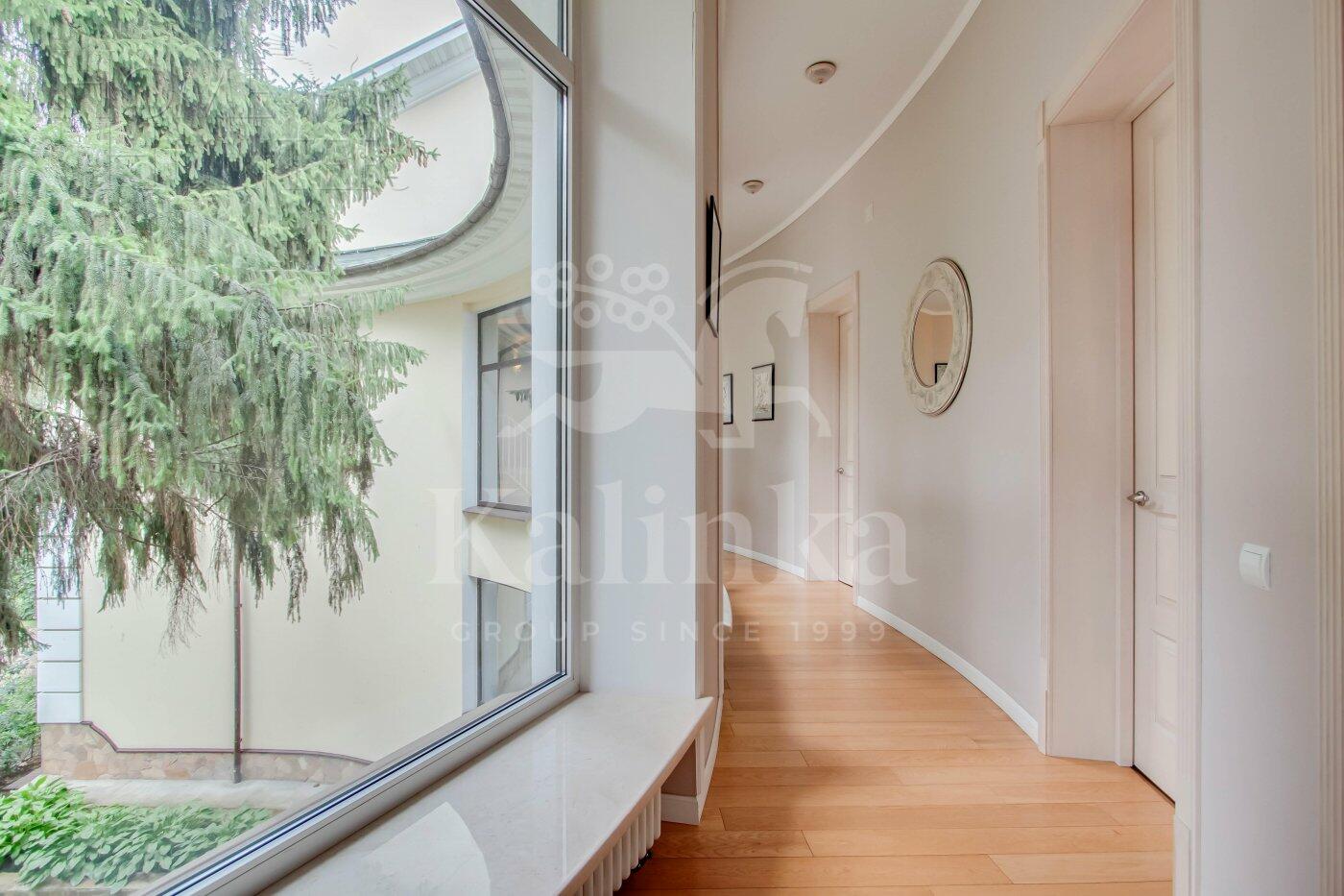 2-этажный коттедж 1 200 м² с отделкой
