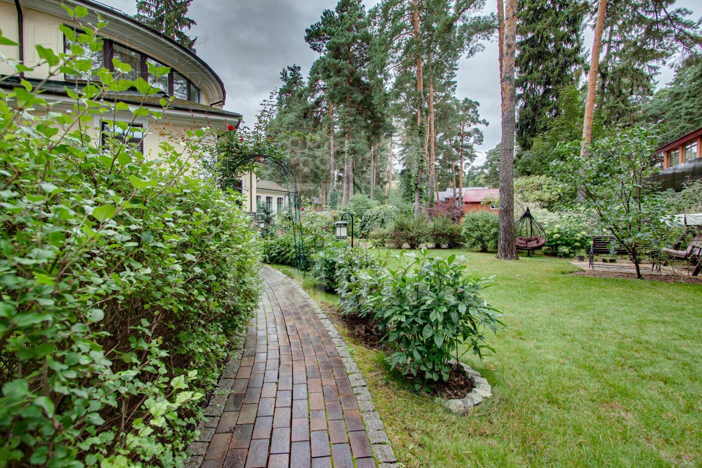 2-этажный коттедж 1 200 м² с отделкой