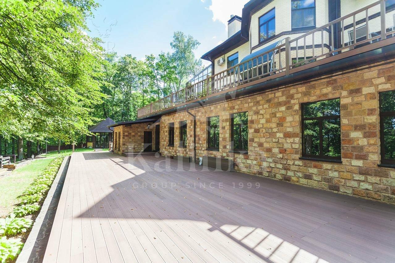 2-этажный коттедж 1 500 м² с отделкой