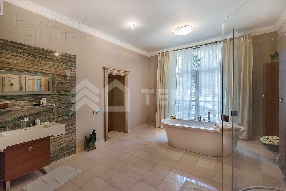 3-этажный коттедж 1 600 м² с отделкой