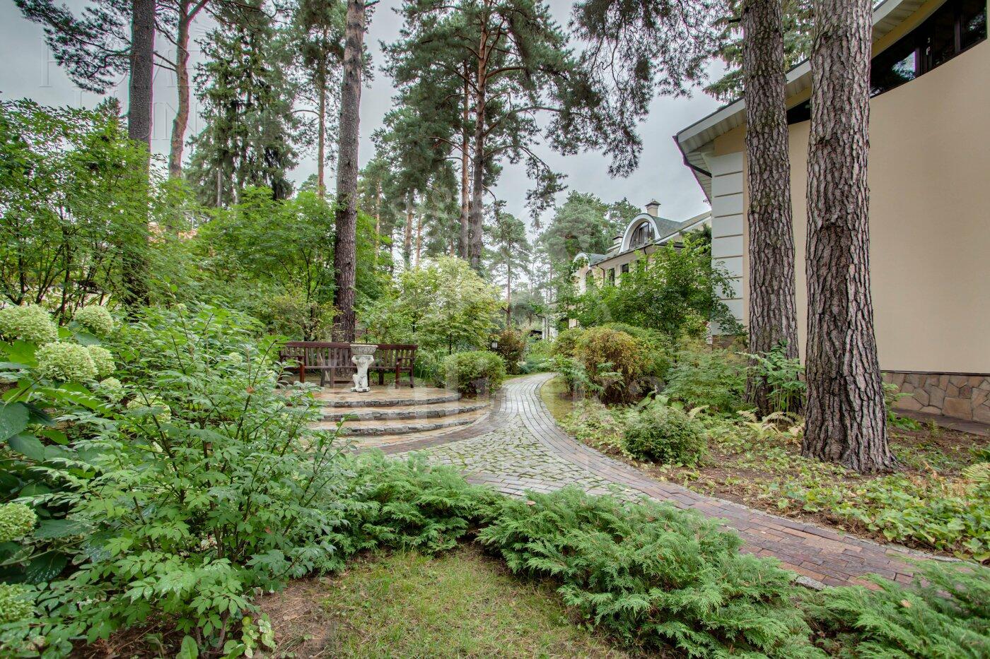 2-этажный коттедж 1 200 м² с отделкой