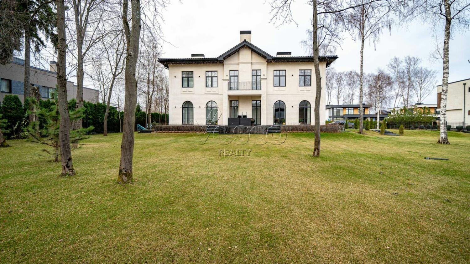 2-этажный коттедж 490 м² с отделкой