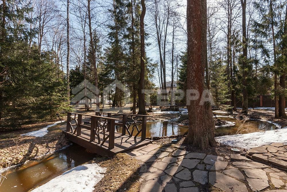 3-этажный коттедж 1 600 м² с отделкой