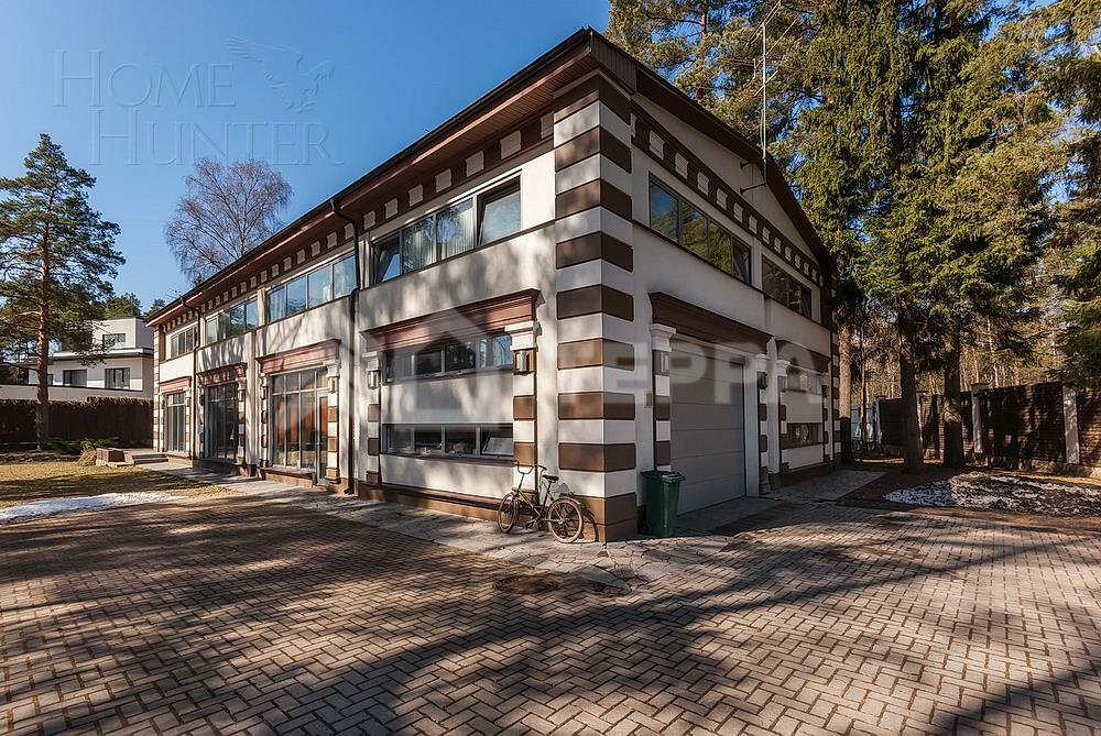 3-этажный коттедж 1 600 м² с отделкой