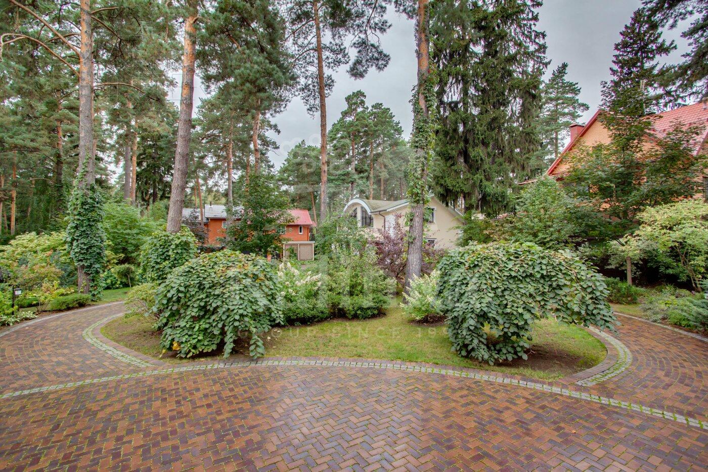 2-этажный коттедж 1 200 м² с отделкой