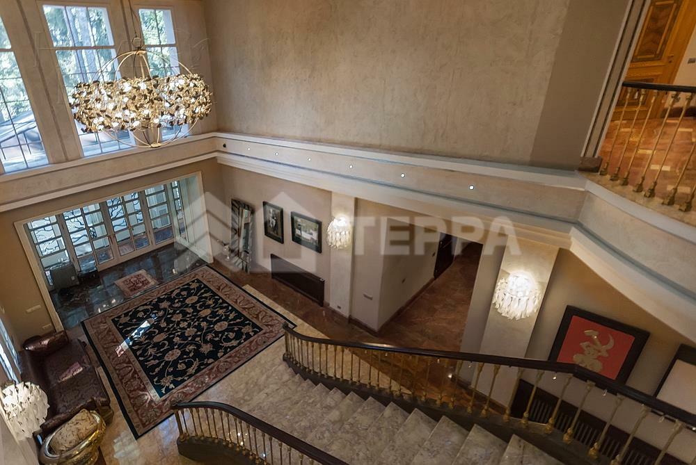 3-этажный коттедж 1 600 м² с отделкой