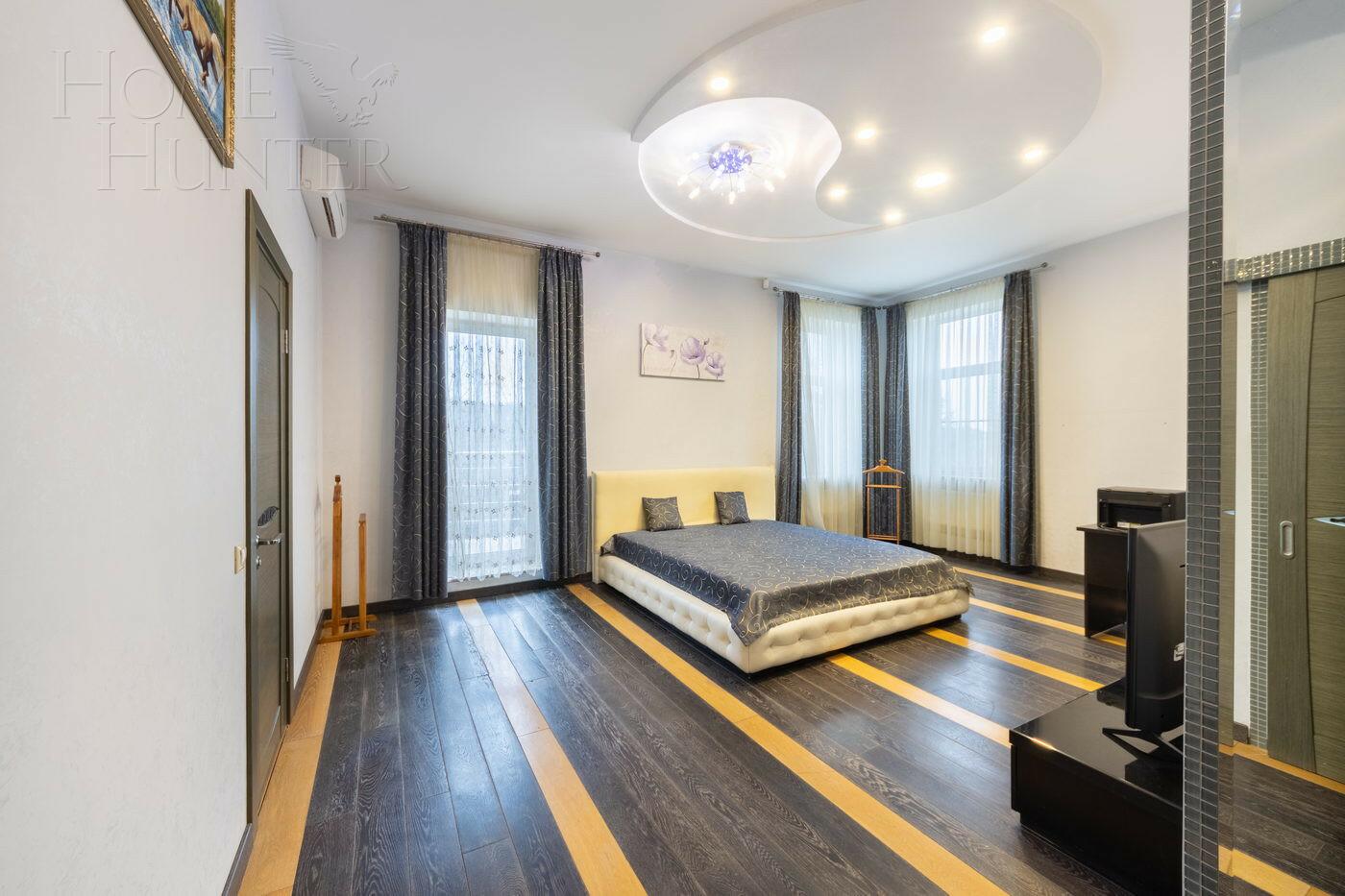 3-этажный коттедж 560 м² с отделкой