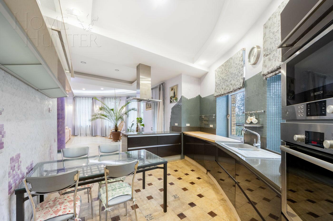 3-этажный коттедж 560 м² с отделкой