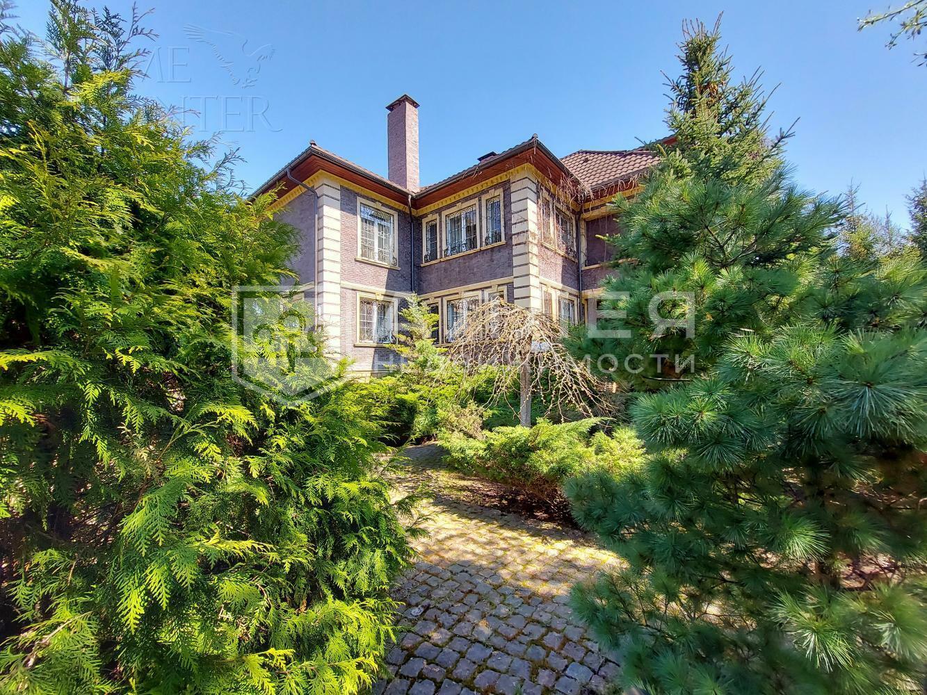 3-этажный коттедж 1 000 м² с отделкой