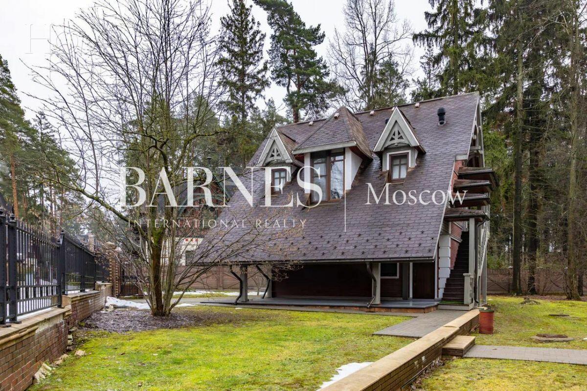 3-этажный коттедж 697 м² с отделкой