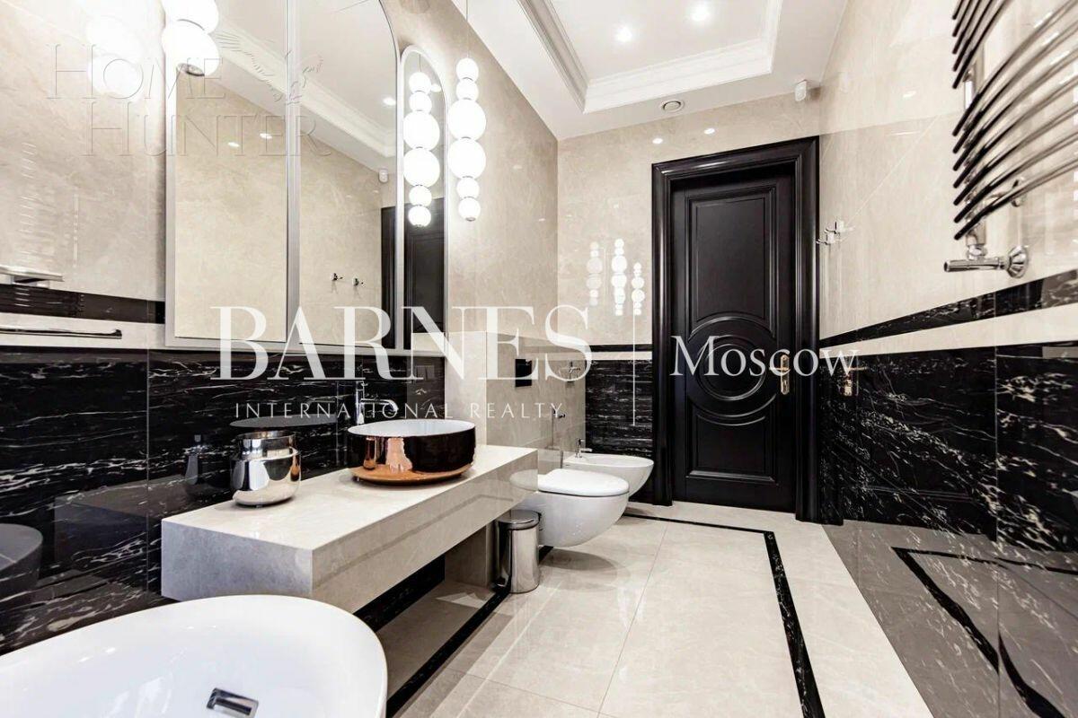 3-этажный коттедж 697 м² с отделкой