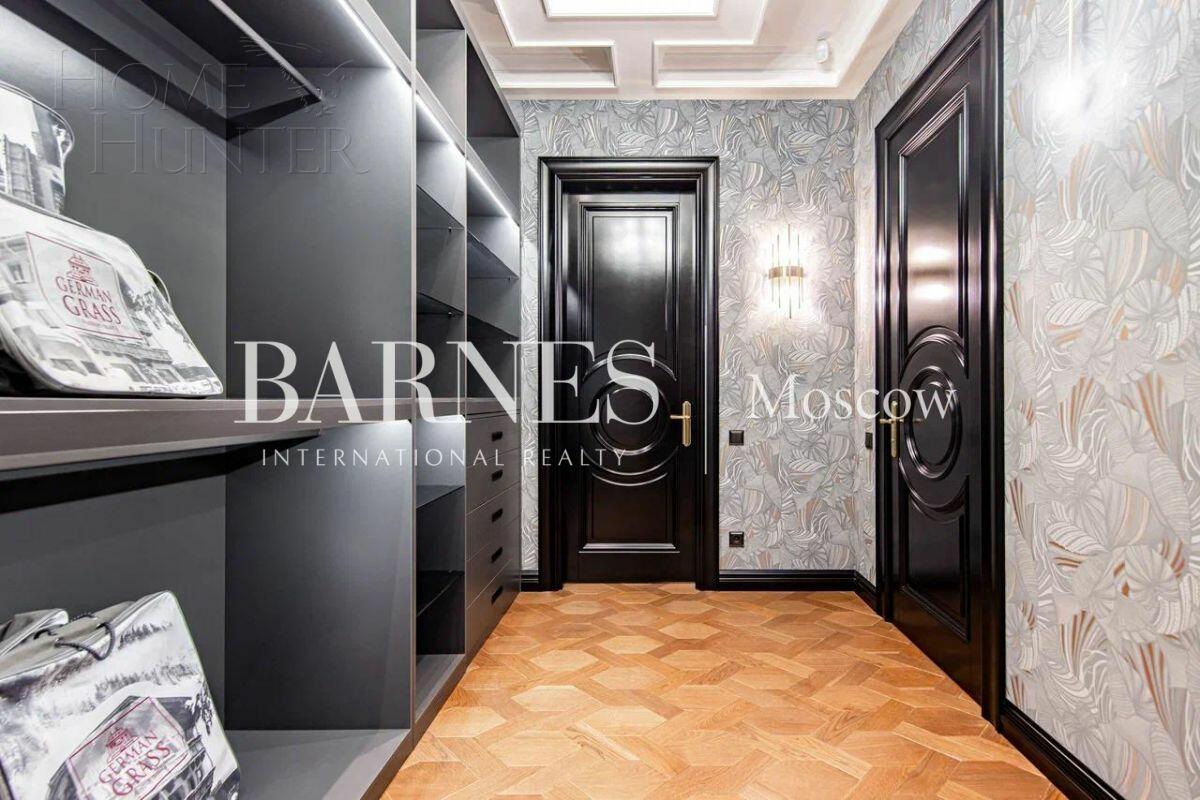 3-этажный коттедж 697 м² с отделкой