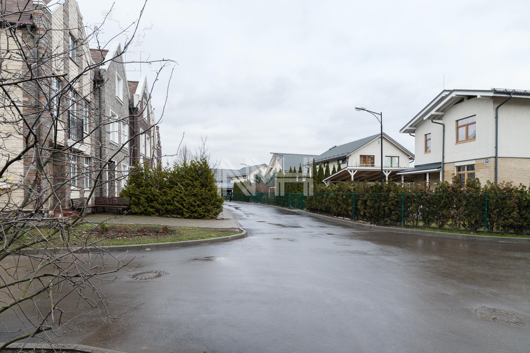 2-этажный таунхаус 380 м² без отделки